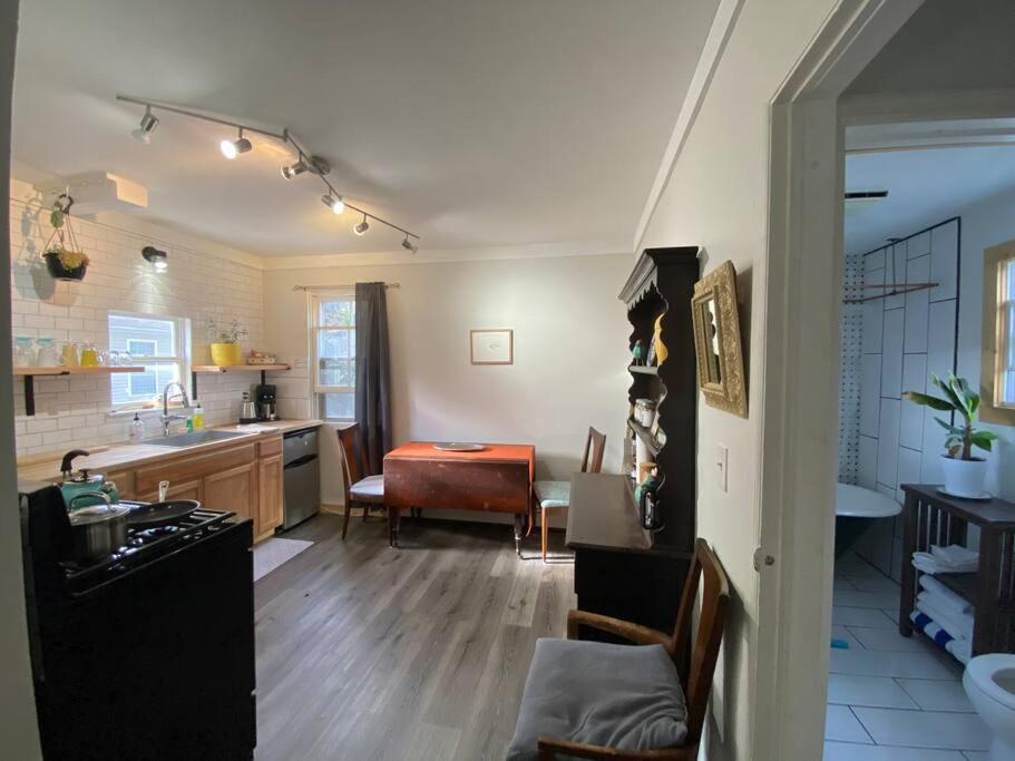 Studio Apt W Garden Kingston Luaran gambar